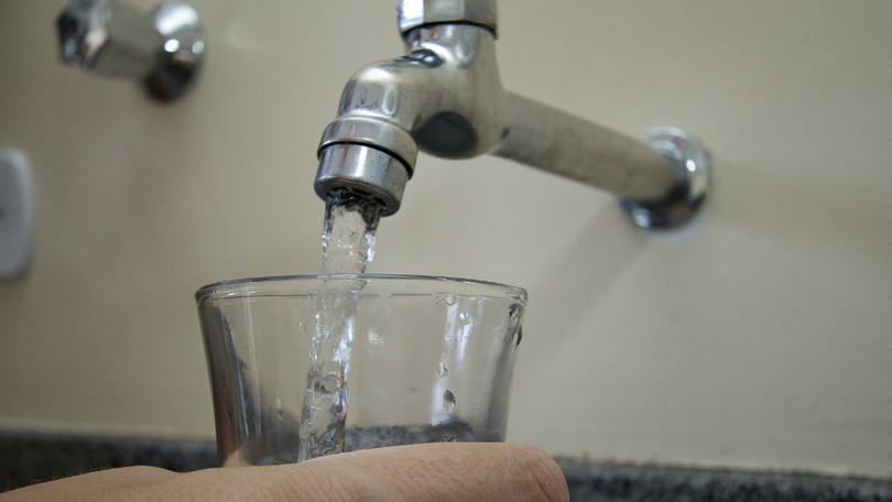 Estudo mostra que beber água da torneira evita cáries